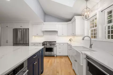 52 Coventry Ln, Barnstable, MA 02668