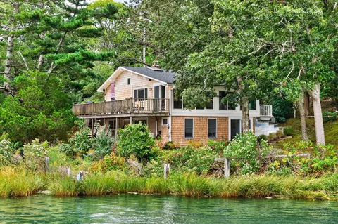 63 Seatucket Rd, Falmouth, MA 02536