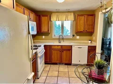 Kitchen - 28 Windward #28, Mashpee, MA 02649 photo 1 of 1