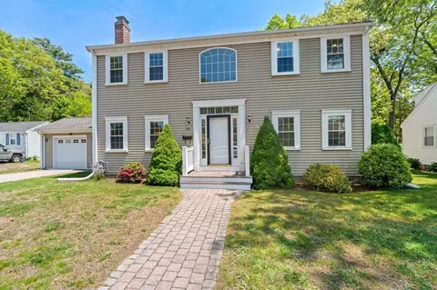 94 Holly Hill Cir, Weymouth, MA 02190
