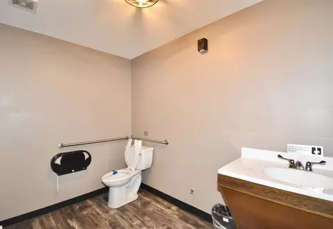 Bath - 664-668 Page Blvd, Springfield, MA 01104 photo 1 of 3