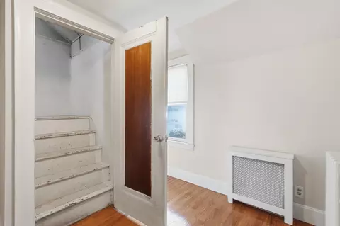Entry Way - 726 Allen St, Springfield, MA 01118 photo 3 of 5