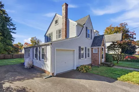 Exterior - 726 Allen St, Springfield, MA 01118 photo 2 of 8