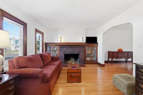 Living - 726 Allen St, Springfield, MA 01118 photo 1 of 3