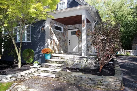 427 Bedford St, Lakeville, MA 02347