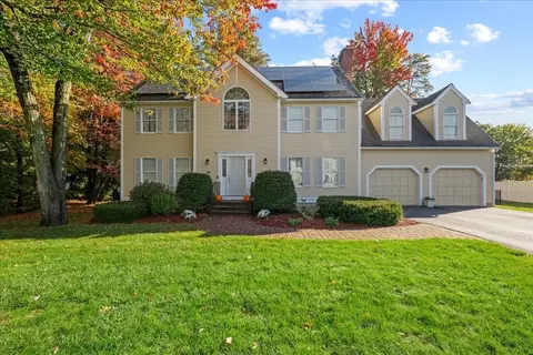 38 Hemlock Dr, Northborough, MA 01532