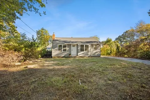 15 Cochituate Rd, Plymouth, MA 02360