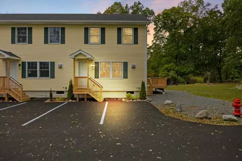 531 Foundry St #E, Easton, MA 02356