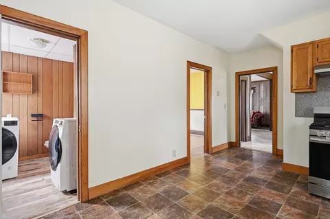 Entry Way - 54 Commonwealth Ave, Springfield, MA 01108 photo 4 of 6
