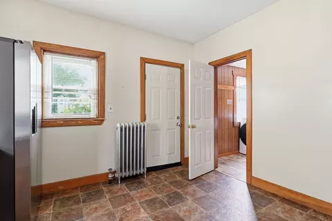 Entry Way - 54 Commonwealth Ave, Springfield, MA 01108 photo 3 of 6