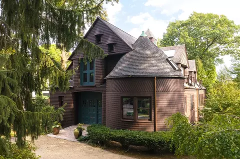 Exterior - 120 Rawson Rd, Brookline, MA 02445 photo 6 of 11
