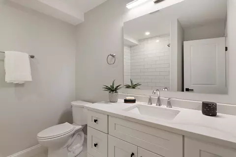 Bath - 19 Paris St #4, Everett, MA 02149 photo 2 of 6
