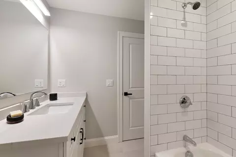 Bath - 19 Paris St #4, Everett, MA 02149 photo 3 of 6