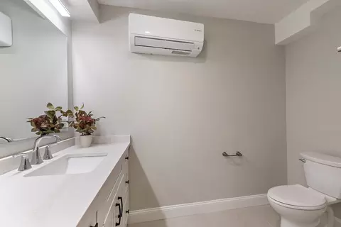 Bath - 19 Paris St #4, Everett, MA 02149 photo 5 of 6