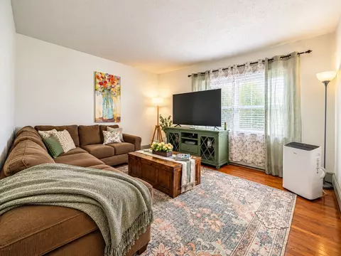 Living - 33 Coburn Ave, Worcester, MA 01604 photo 1 of 2