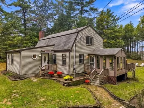 109 Pleasant St, Plympton, MA 02367