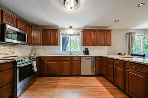 Kitchen - 20 River Edge Rd, Mansfield, MA 02048 photo 4 of 4