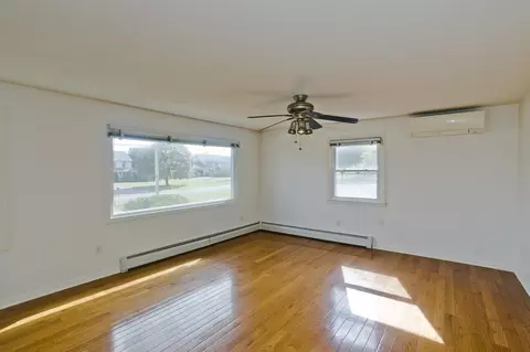 Living - 20 Strong St, Easthampton, MA 01027 photo 7 of 8
