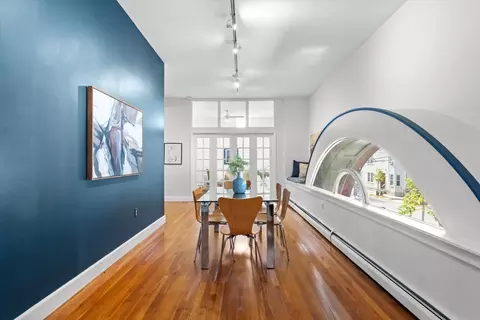 238 Columbia St #2W, Cambridge, MA 02139
