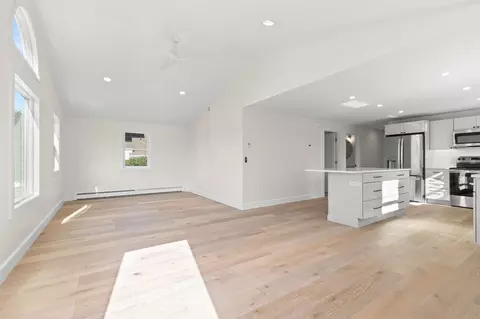 Living - 16 Reynard St #2, Gloucester, MA 01930 photo 2 of 3