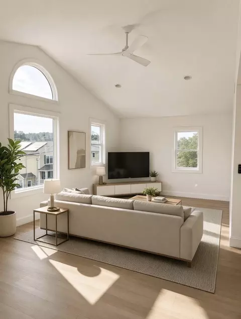 Living - 16 Reynard St #2, Gloucester, MA 01930 photo 1 of 3