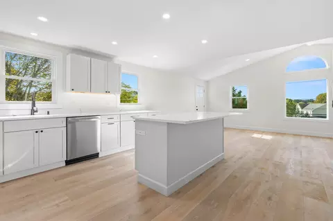 16 Reynard St #2, Gloucester, MA 01930