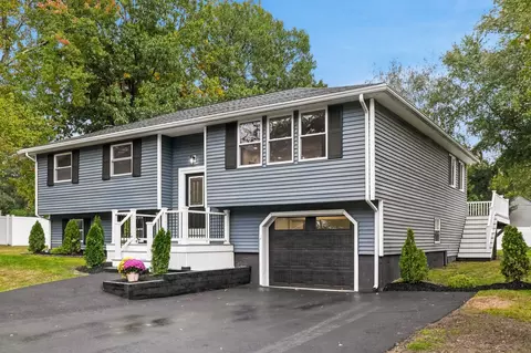 26 Meadow Dr, Middleton, MA 01949