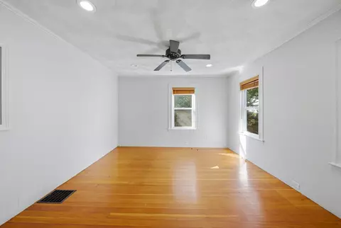 Living - 41 Prospect St #41, Georgetown, MA 01833 photo 2 of 4