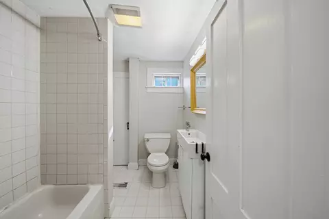 Bath - 41 Prospect St #41, Georgetown, MA 01833 photo 1 of 2