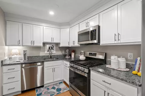 Kitchen - 241 Main St #C8, Reading, MA 01867 photo 4 of 4
