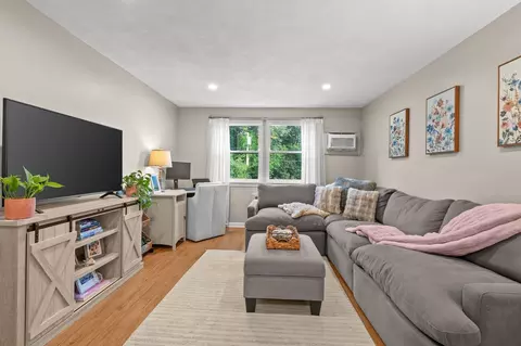 Living - 241 Main St #C8, Reading, MA 01867 photo 2 of 4