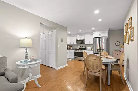 Dining - 241 Main St #C8, Reading, MA 01867 photo 2 of 3