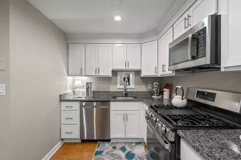 Kitchen - 241 Main St #C8, Reading, MA 01867 photo 3 of 4