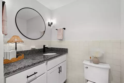 Bath - 241 Main St #C8, Reading, MA 01867 photo 1 of 3