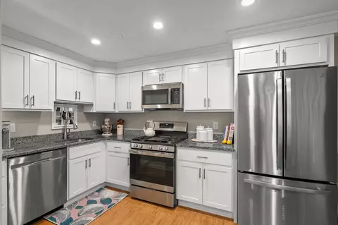 Kitchen - 241 Main St #C8, Reading, MA 01867 photo 2 of 4