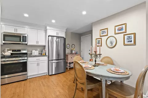Dining - 241 Main St #C8, Reading, MA 01867 photo 3 of 3