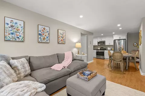 Living - 241 Main St #C8, Reading, MA 01867 photo 4 of 4