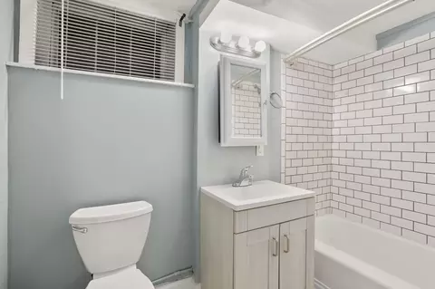 Bath - 8 Chilmark # -3, Worcester, MA 01604 photo 3 of 3