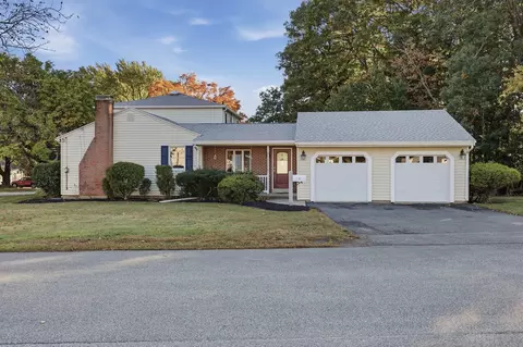 8 Selwyn Rd, Peabody, MA 01960