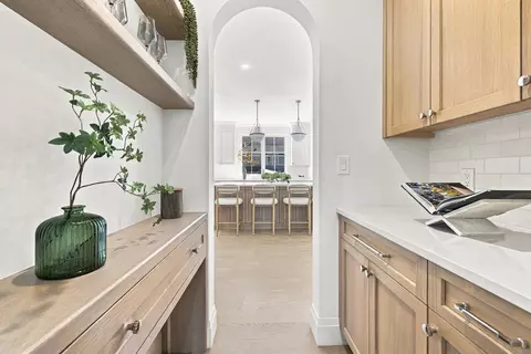 Entry Way - 1152 Central Ave, Needham, MA 02492 photo 3 of 5