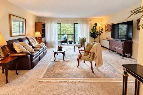 Living - 1 Summit Dr #57, Reading, MA 01867 photo 1 of 3