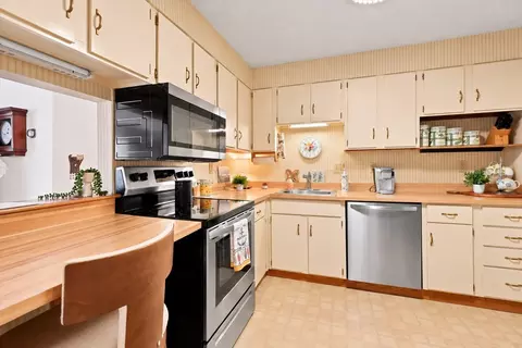 Kitchen - 1 Summit Dr #57, Reading, MA 01867 photo 1 of 3