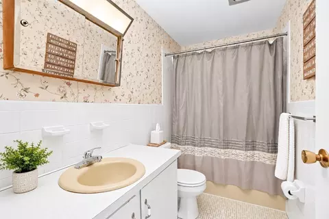 Bath - 1 Summit Dr #57, Reading, MA 01867 photo 2 of 2