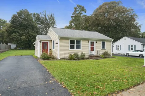 27 Olmsted Ter, Plymouth, MA 02360