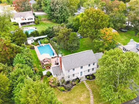 5 Juniper Ln, Medfield, MA 02052
