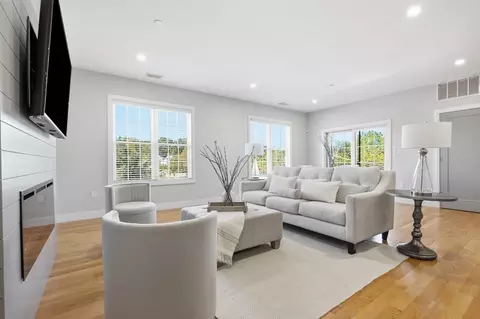 178 Robertson St #7, Quincy, MA 02169