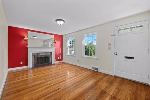 Living - 5 Winston Rd, Worcester, MA 01606 photo 1 of 2