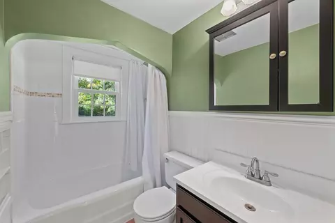 Bath - 5 Winston Rd, Worcester, MA 01606 photo 2 of 2