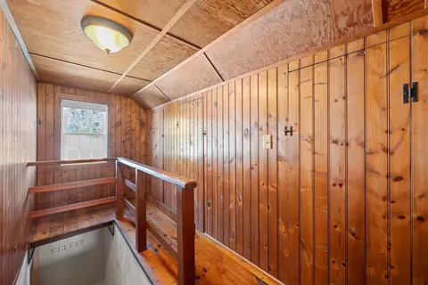 Entry Way - 5 Winston Rd, Worcester, MA 01606 photo 4 of 4