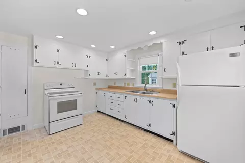 Kitchen - 5 Winston Rd, Worcester, MA 01606 photo 2 of 4